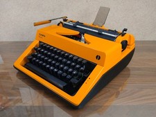 Macchina da scrivere Olympia Monica, anno 1977, oggetto cult, ottime condizioni, n. nastro!