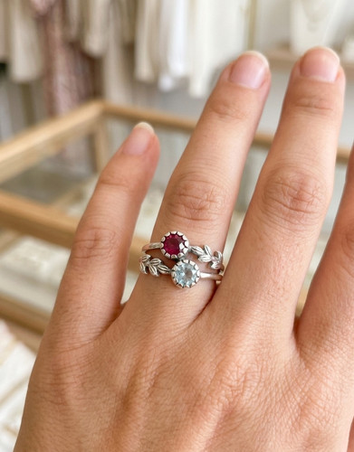 Elegante anello floreale