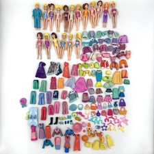 Lotto 18 bambole e vestiti