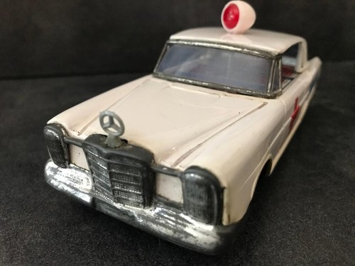 Ambulance mercedes 220 se - 220,