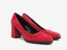 Colette décolleté in