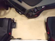 COPPIA TAPPETI + COPRICOFANO ECOPELLE LISCIA CHAMPAGNE VOLVO FH4 FH5 AUTOMATICO