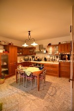 Vendo Cucina SNAIDERO completa Di Elettrodomestici, Tavolo, 6 Sedie, Lampadario