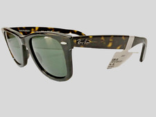 Ray-Ban Wayfarer Classics