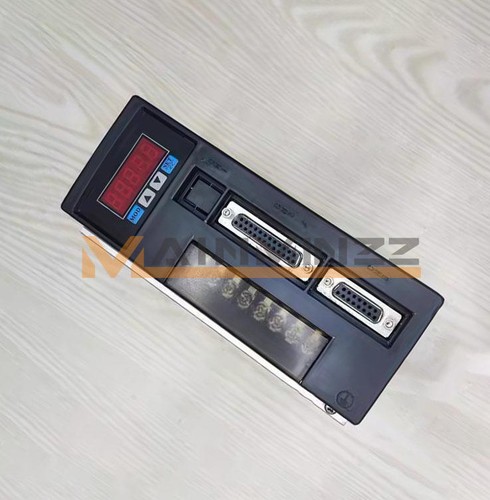 One new svd 30a servo - one,