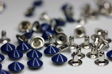 Borchie sfuse a cono con