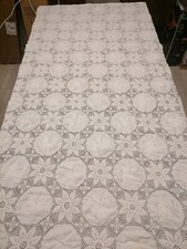 tovaglia anni 70 fatta a mano sia ricamo che uncinetto uncinetto