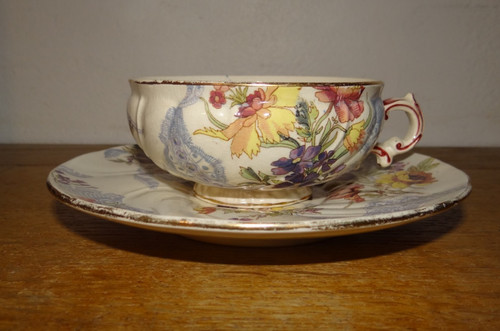 Tasse sous en - tasse,