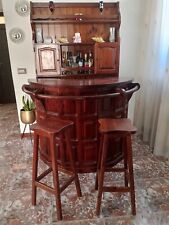 Mobile angolo bar con portabottiglie e sgabelli