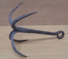 Vecchio gancio a pozzo, ferro