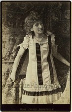 Bella donna in costume antica