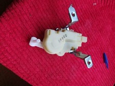 ATTUATORE CHIUSURA CENTRALIZZATA BAULE TOYOTA YARIS 2006 ORIGINALE 69150-0D030