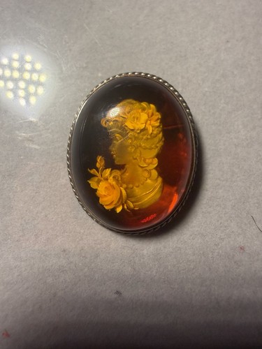 Spilla cammeo intaglio ambra