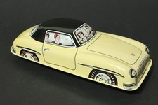 Vecchio giocattolo di latta