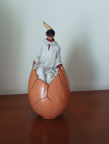 Nascita pulcinella uscente - nascita,