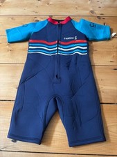 muta bagnata corta bambino