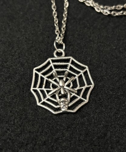 Collana teschio ragnatela - e,