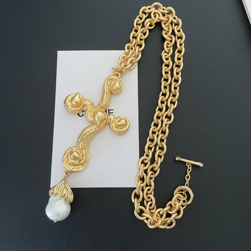 Collana con ciondolo croce