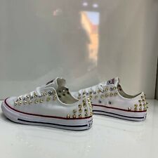 Converse All Star Bianche basse personalizzate con borchie oro a punta 