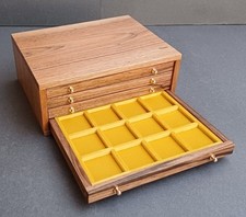 Monetiere in noce massello