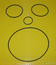 Uher Compact Report Stereo 124-2. Serie set cinghie completo di qualità, nuovo!