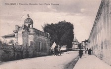 2439) CARTOLINA FOLIGNO PALAZZINA BARNABO' FUORI PORTA ROMANA ANIMATA VIAGGIATA