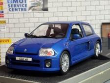 1:18 *BOXED* REVELL RENAULT