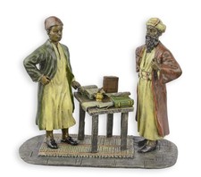 Una scultura in bronzo scrittore replica design retrò decorazione