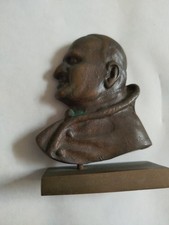 busto in bronzo che raffigura