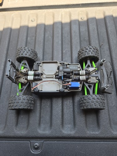 Traxxas rally car revo - traxxas,