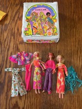 Lotto vestiti astuccio bambole