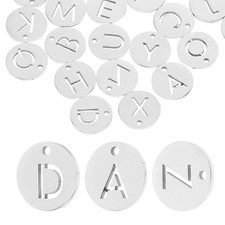  26 pezzi di ciondoli con