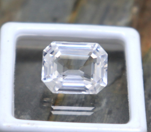 Anello zaffiro bianco naturale