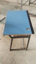 Banchi scuola con - banchi, sedie