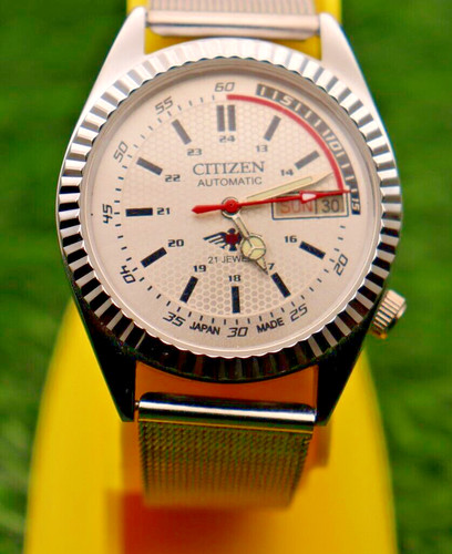 Orologio con quadrante bianco
