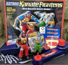 Figurine Milton Bradley Karate Fighters 1994 vintage quasi complete con scatola
