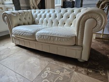 3 Divani Chesterfield A Due Posti In Pelle Color Panna + 1 Pouf