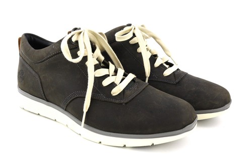 Scarpe basse stringate