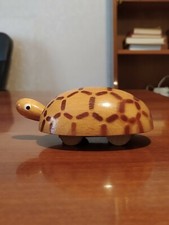 Tartaruga in legno. [1970?]