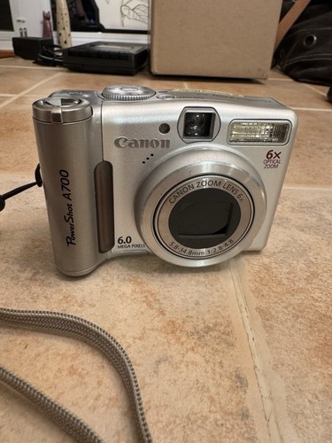Canon power shot 700 mega - power,