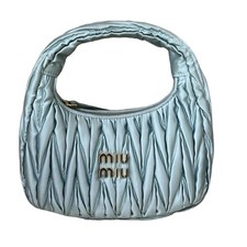 Borsa donna Miu Miu Wander in raso azzurro con logo in metallo dorato