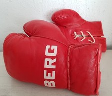 Alte antike Boxhandschuhe Berg