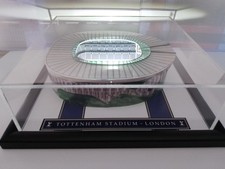 NUOVI E VECCHI STADI MODELLO STADIO TOTTENHAM CON LUCI FUNZIONANTI E COVER IN PERSPEX