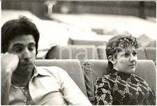 1970 ca COSTUME Orietta BERTI in sala per prove con Osvaldo PATERLINI (2) - Foto