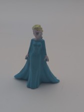 Mini Elsa Frozen figurine cake