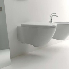 Vaso sospeso Kerasan Aquatech completo di coprivaso slim soft close