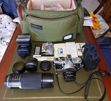 REFLEX OLYMPUS OM1 50mm f/1.8 + ZUIKO 24mm f/2.8 + zoom vivitar 75-300mm + flash