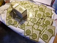 BOX CON LE 60 BUSTINE DI FIGURINE DELL'ALBUM : ' LA STORIA DELLA JUVE  ' (1992)