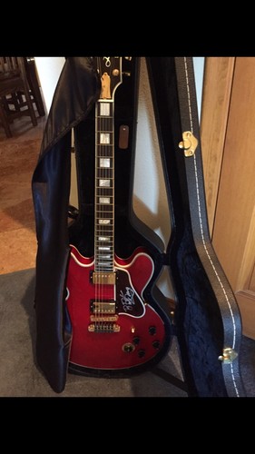 King autographed gibson - bb,