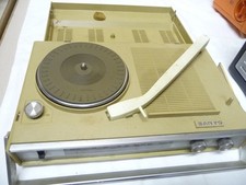 8049.      Vecchio giradischi
